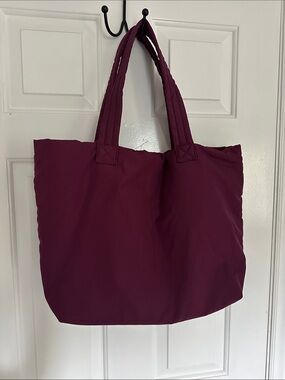 Fabletics gym bag in deep purple